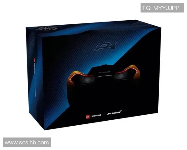 喷雾场景足球明星联名款背包引领时尚潮流与运动风尚结合